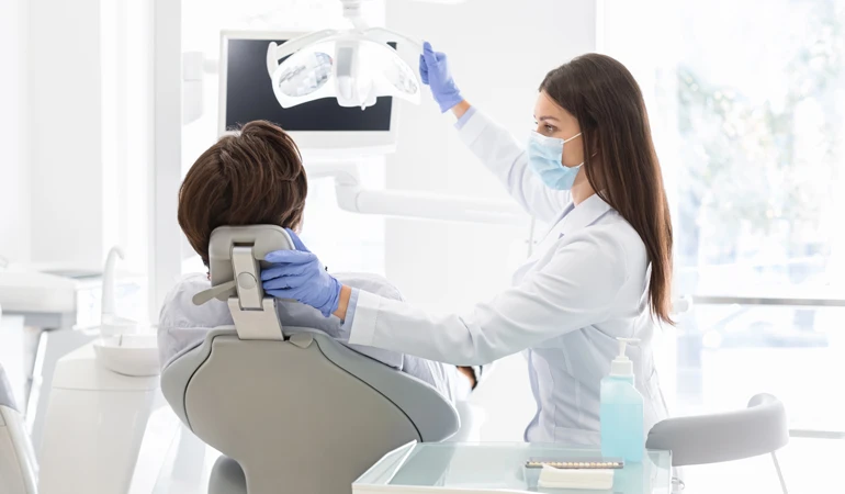 Top 5 Reasons to Choose a Local Dentist in Downtown Toronto